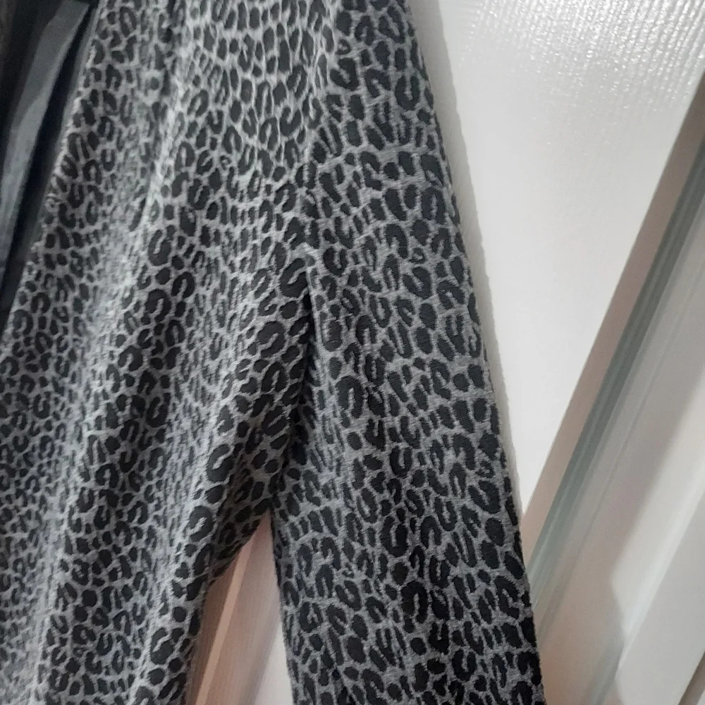 Elementz Gray And Black Leopard Print Open Front … - image 8
